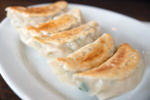 小倉で鉄なべ餃子が楽しめる有名店はどこ？