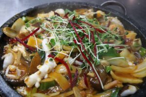 長崎の老舗ちゃんぽん店で味わうべき絶品メニューは？