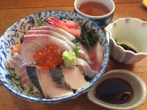 長崎で人気の海鮮丼を提供するおすすめの店は？